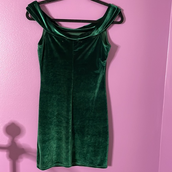 Urban outfitters green velvet bodycon dress. - Picture 7 of 7